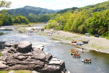 親鼻橋・紅簾石片岩